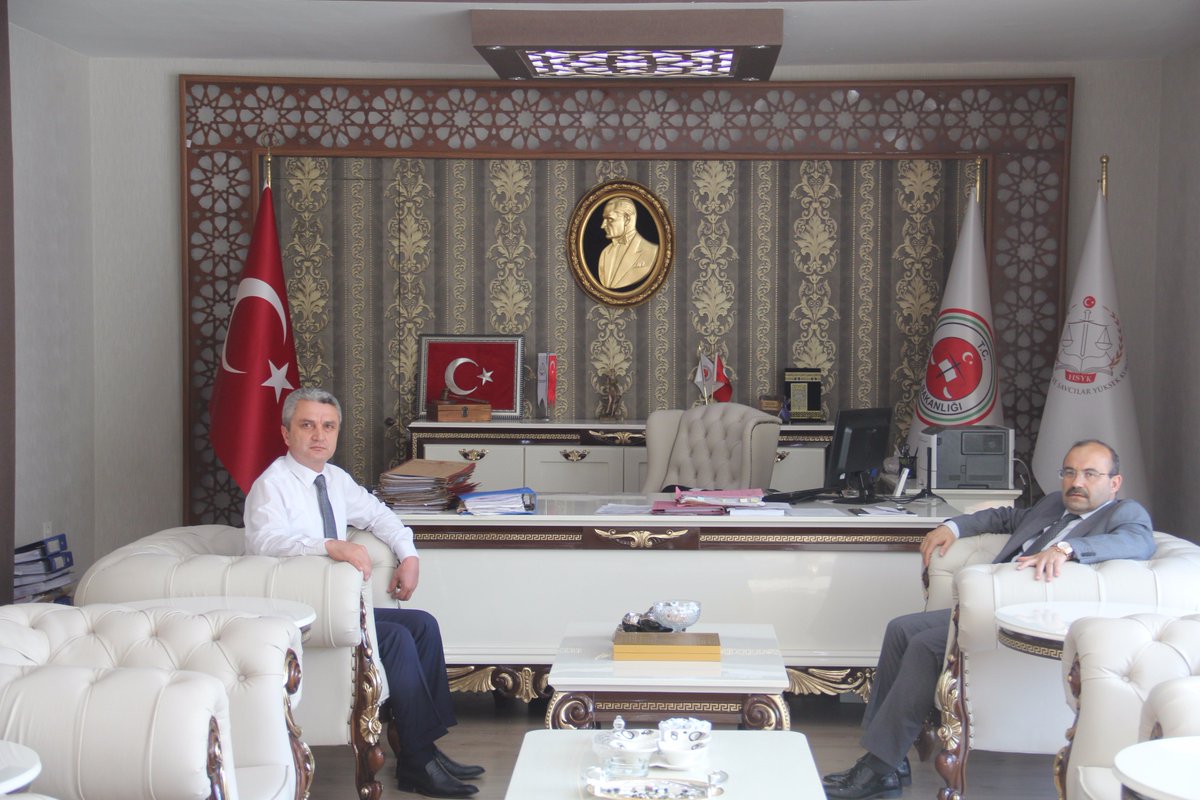 BitlisValiligi's tweet photo. Vali Ustaoğlu’dan BEÜ Rektörü Prof. Dr. Erdal Necip Yardım ve Cumhuriyet Başsavcısı Ercan Ceylan’a iadeyi ziyaret https://t.co/zPzaT8vx2A