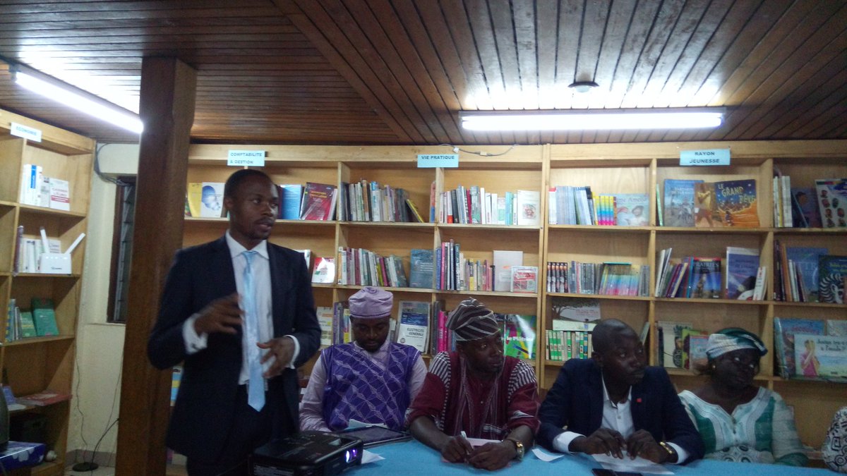 MuntuInstitute's tweet photo. @JuniorSagne présente les résultats de l'étude sur Jeunes et TIC au Cameroun.
#technologyconferences https://t.co/fDfS5o7eKs