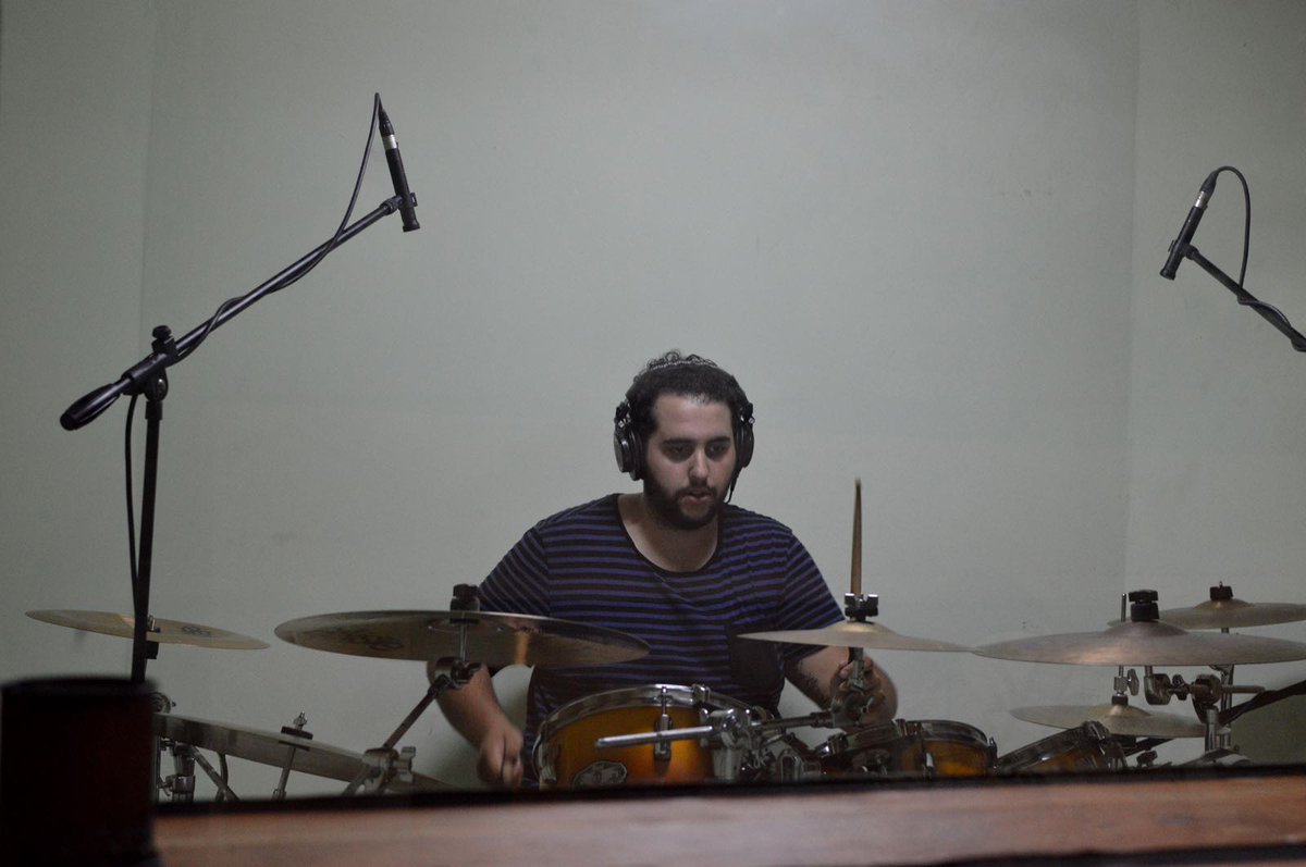 TheOxidePipes's tweet photo. ¡Unos recuerdos de la grabación de nuestro primer EP! Podréis escucharlo en #spotify y en #youtube 
#TheOxidePipes #grabacion #estudio #ep https://t.co/mBM31lHdJq
