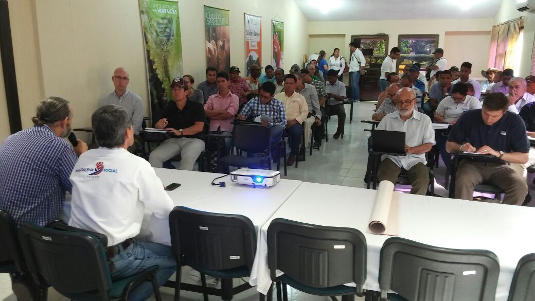SomosAGROSAVIA's tweet photo. Dir #CICaribia y Secretario de Desarollo Económico #Magdalena instalan taller de actualización #Pectia y Cacao para la Paz @MagdalenaGober https://t.co/B16QiFzL9d