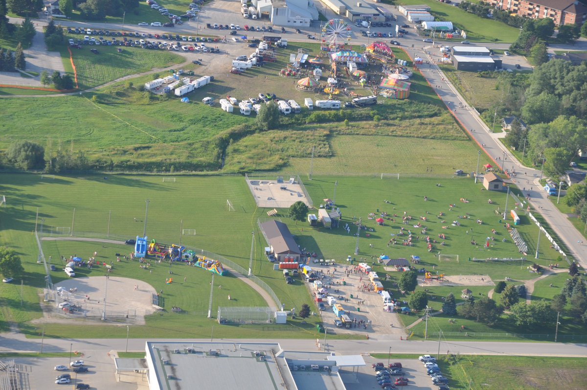 MtForestMirror's tweet photo. Just a few shots from the sky over the #MountForest #MyFireworksWeekend - read more about the helicopter adventure in the @MtForestMirror https://t.co/Ki2TLsLNYA