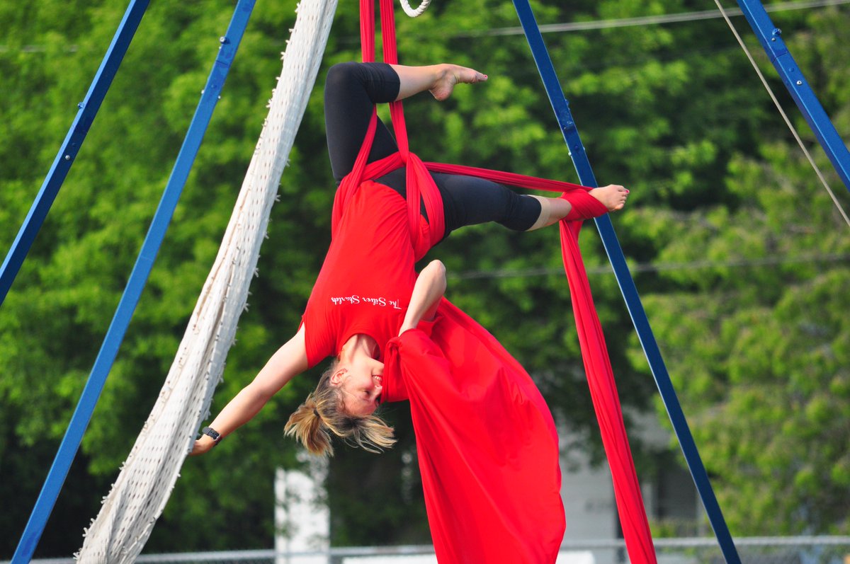 MtForestMirror's tweet photo. More photos of the @2silverstarlets and their antics at #MyFireworksWeekend in #MountForest - excellent show, ladies, please come back! https://t.co/6yoCc6ud1I