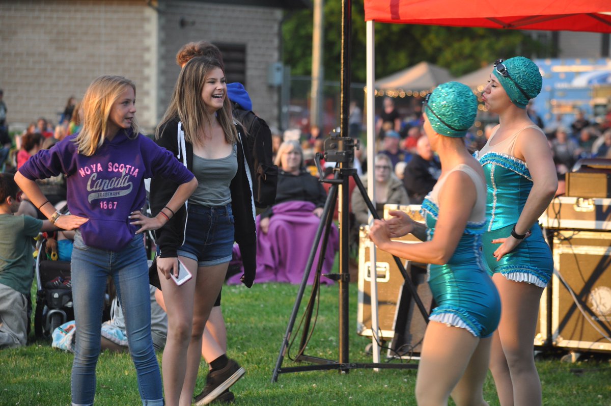 MtForestMirror's tweet photo. More photos of the @2silverstarlets and their antics at #MyFireworksWeekend in #MountForest - excellent show, ladies, please come back! https://t.co/6yoCc6ud1I