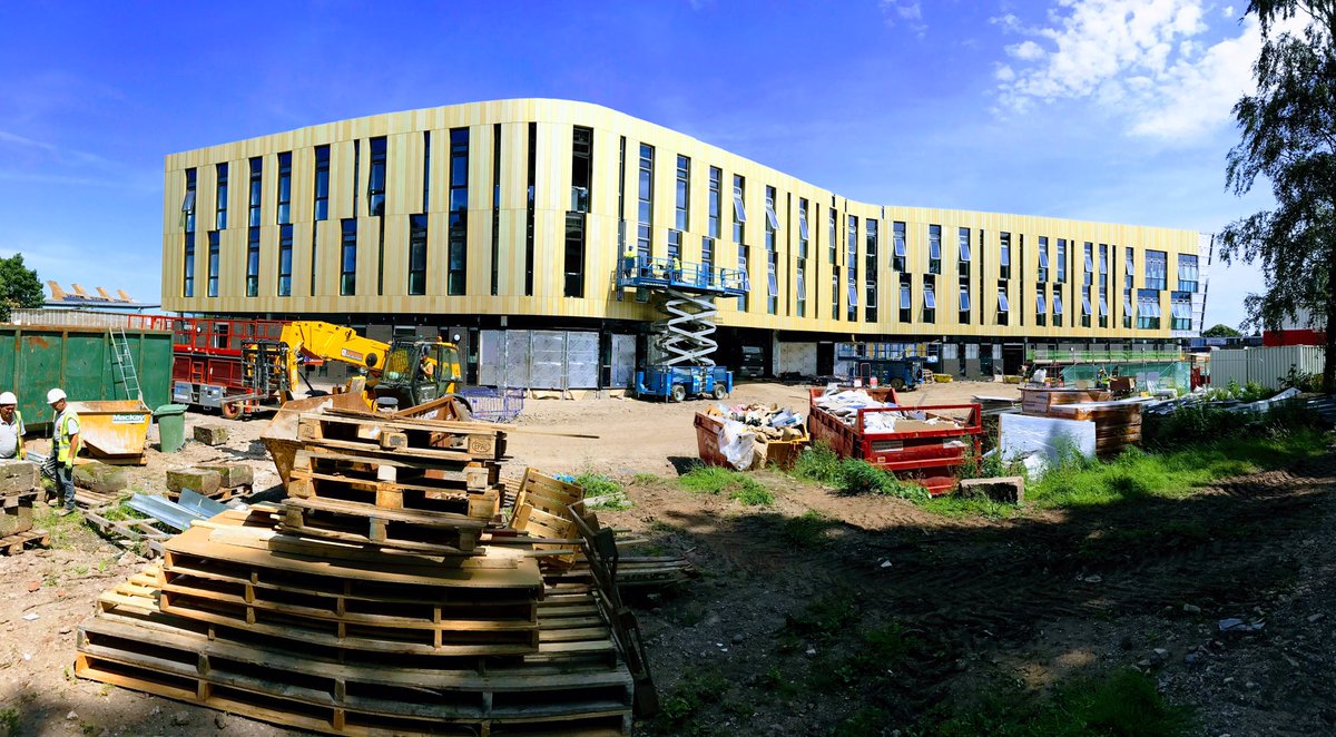 MetCladContract's tweet photo. Great shot of our @AdvancedMB project for @GFTomlinson and @bondbryan https://t.co/fOL1ZdDJe6