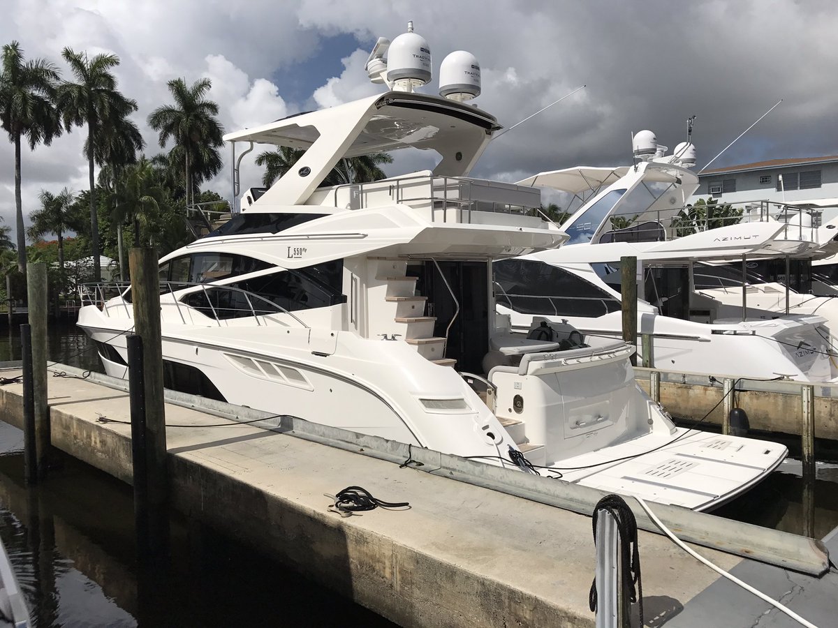 JackSellsBoats's tweet photo. My office today #SeaRay #L550Fly #yachtlife #spoiled #marinemax #stuart #florida #boating https://t.co/C3WU0cluQ5