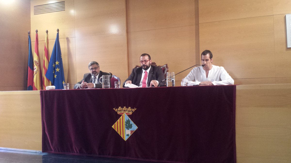 annasalicru's tweet photo. Aquest any @dvilarrubias ens parla sobre la funció de les campanes com a senyal de festa per estrenar @lessantesmataro #lestrena #lessantes https://t.co/9lvciCXGGQ