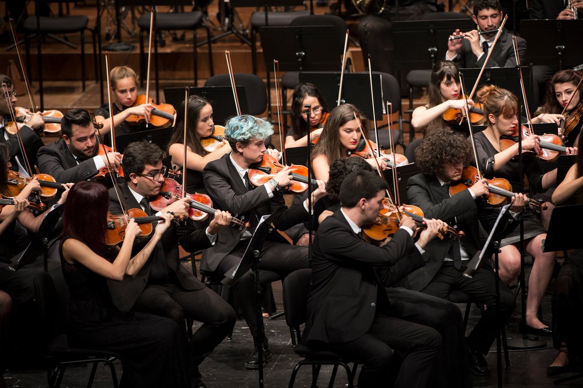 festival_aix's tweet photo. [ EN DIRECT ] Samedi 22 juillet à 20h, suivez la retransmission en direct du concert de l'#OJM #sessionsymphonique 👉https://t.co/9ZHiMgpZOH https://t.co/oQjTCyA1n8