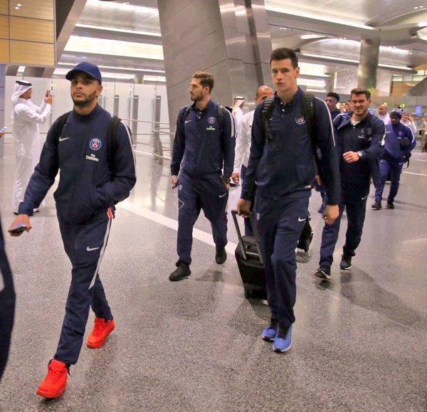 psg_sm's tweet photo. O time do PSG acaba de chegar no Estádio para o Amistoso de hoje contra o @ATMADRID_SM #ParisLovesUS https://t.co/qsjZiZrmnP