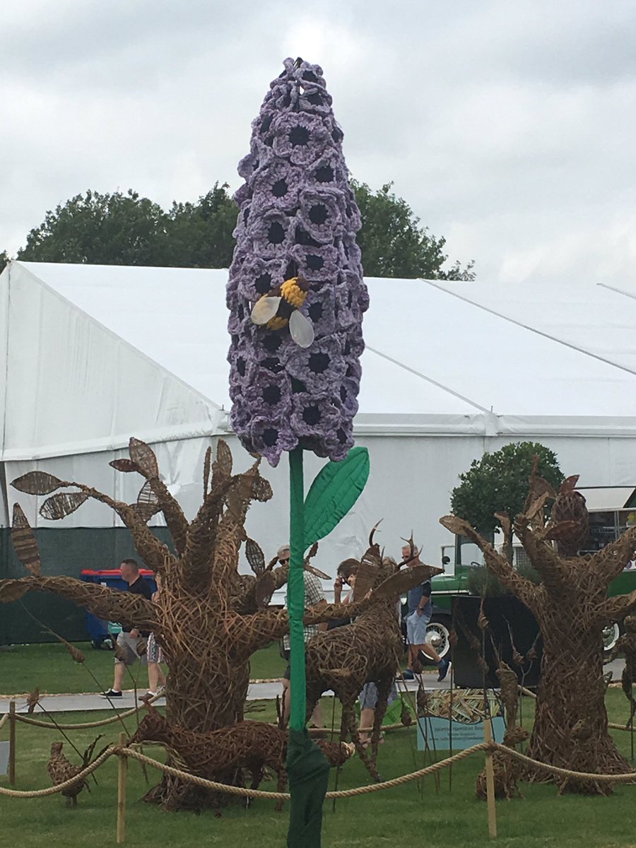 PrimaryWhirley's tweet photo. Whirley school did a brilliant job at Tatton! Very proud of our super gardening club! #RHSTatton #talentedgardeners #recyclingexperts https://t.co/y7rmz91LYz