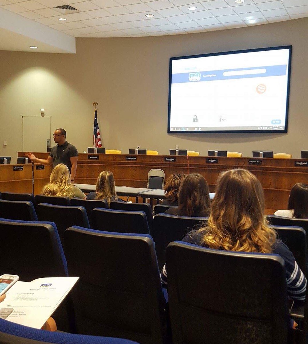 Excited that @SMITH__PRIME is presenting at the new hire orientation. Welcome new employees! #birdvilletech #wearebirdvilleisd