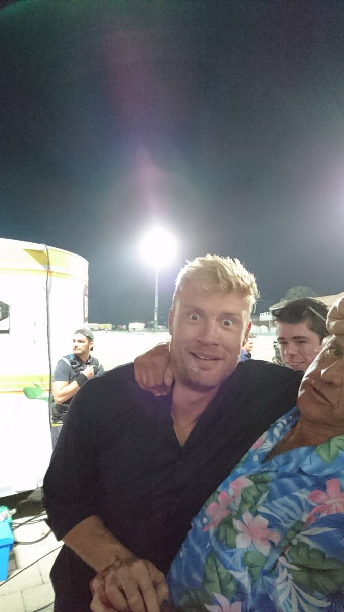 Izzybellie's tweet photo. The fear in @flintoff11  eyes when my Dad met him last night ! #drunk #sorry #ohdeargod https://t.co/Cx0Eqob5Sb