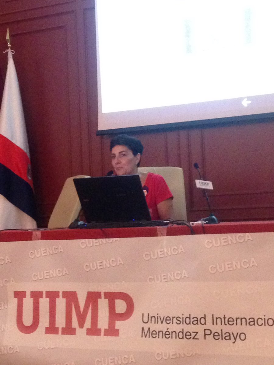 patrimusica's tweet photo. @EugeniaMaruher en acción con Cuentos musicales del mundo en @UIMP Jornadas de didáctica de la música en Cuenca https://t.co/f2Eh9Cc0b7