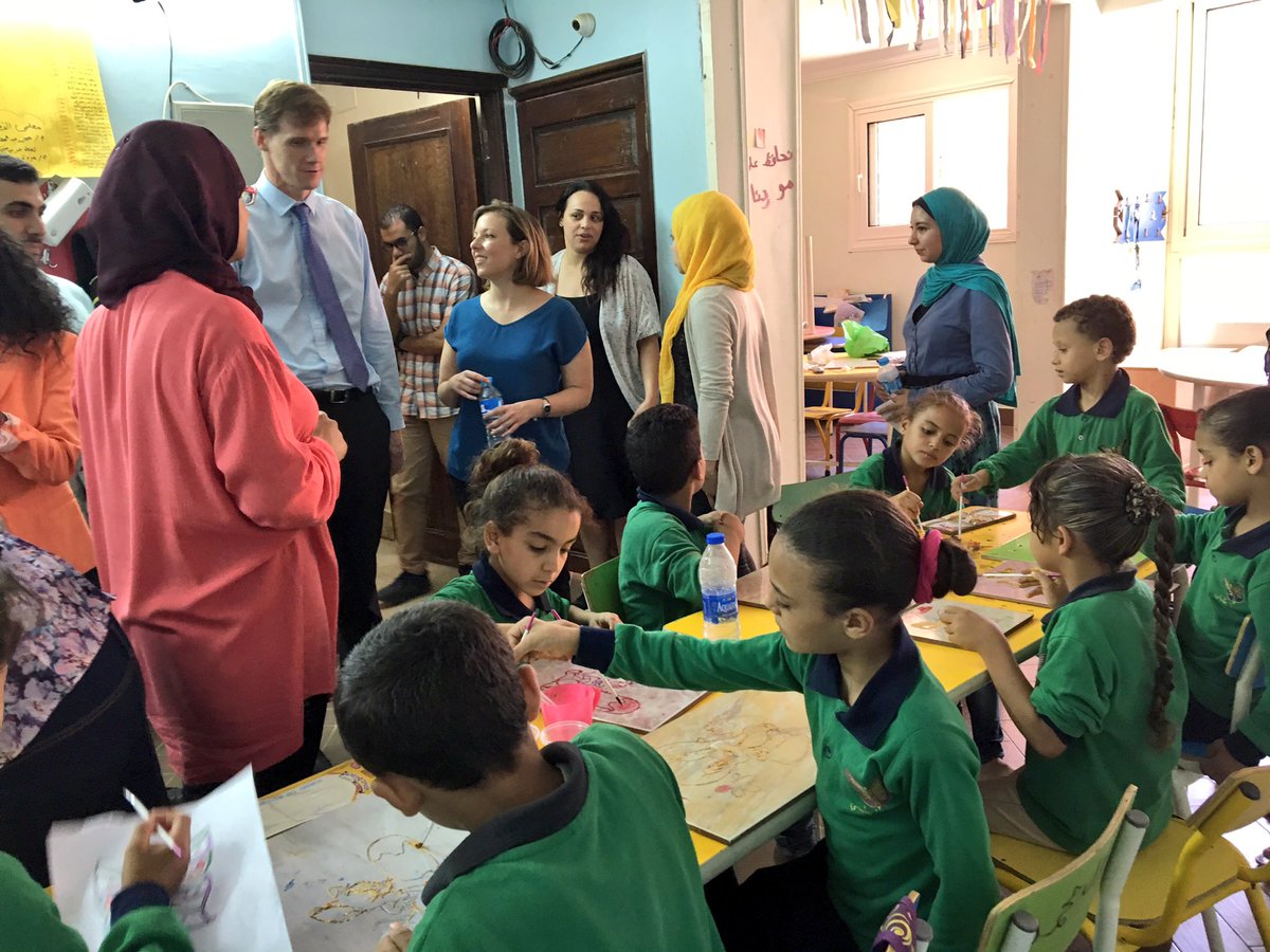UKinEgypt's tweet photo. مبدعين مصريين ينفذون أفكار مبتكرة لتطوير التعليم: 42000 طالب وطالبة  يستفيدون من برامج مؤسسة علمني لتطوير المدرسين https://t.co/Si8TmrhCKL https://t.co/EtVjPsZVRE