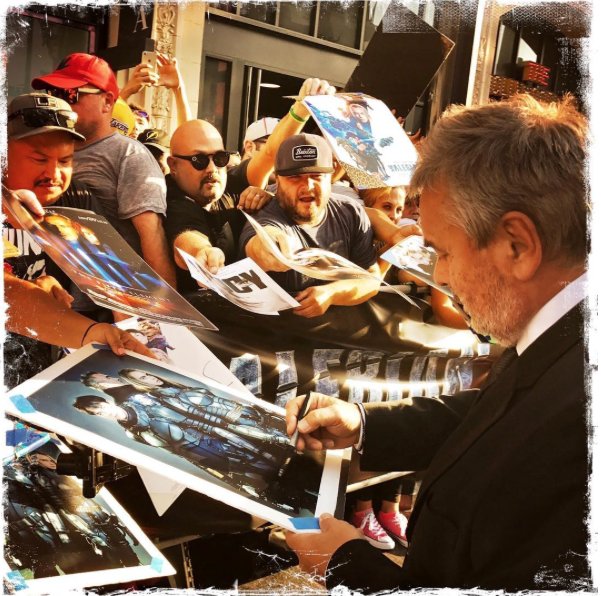 lucbesson's tweet photo. Première at Hollywood !!!
Thank you all!!😘
#valerian #caradelevingne #danedehaan #badgalriri #herbiehancock #djmustard #ethanhawke #syfy https://t.co/UKIINpWWz2