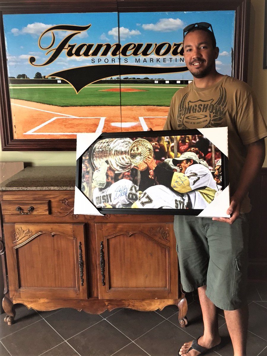 FrameworthSport's tweet photo. Another happy customer came in-store & picked up his #PensMysteryPackage today! #MyFrameworthMystery #BigWinner #Crosby #Malkin #DualSigned https://t.co/v8Rrb1RuMN