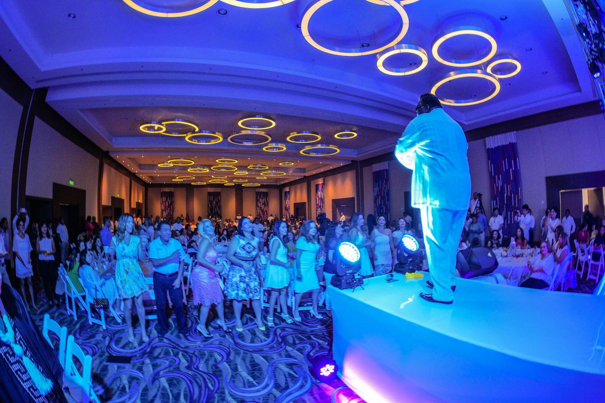 HyattZivaCancun's tweet photo. #HyattZivaCancun anfitrión del “Fashion Show Crochet” @PatriciasDesign  presentó su nueva colección a beneficio del sistema @DIF_Cancun https://t.co/bDiLFccSeX