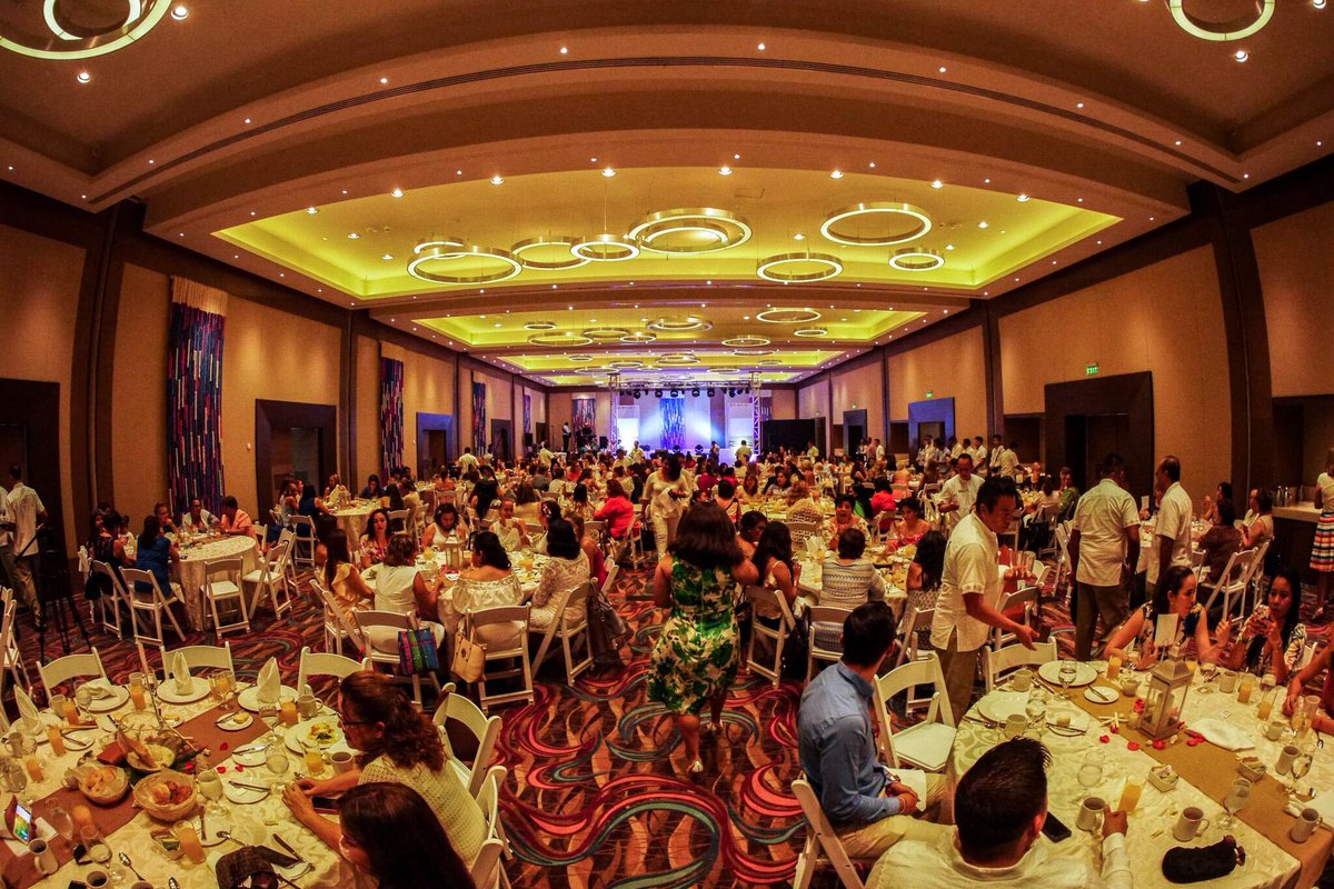 HyattZivaCancun's tweet photo. #HyattZivaCancun anfitrión del “Fashion Show Crochet” @PatriciasDesign  presentó su nueva colección a beneficio del sistema @DIF_Cancun https://t.co/bDiLFccSeX