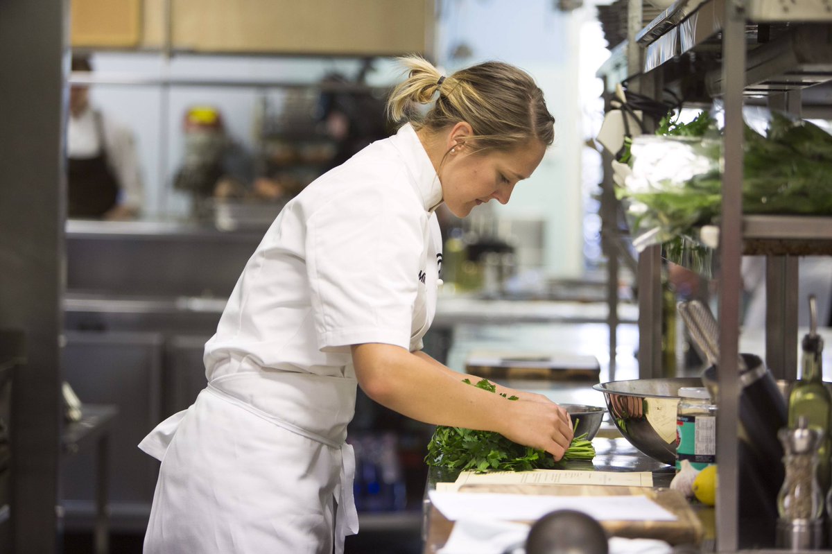 Watching the #masterchefau <a href="/dinnerbyhb/">Dinnerbyhb</a> challenge brings back all the feels of the @lakehousedaylesford challenge 😱 #stressingmeout