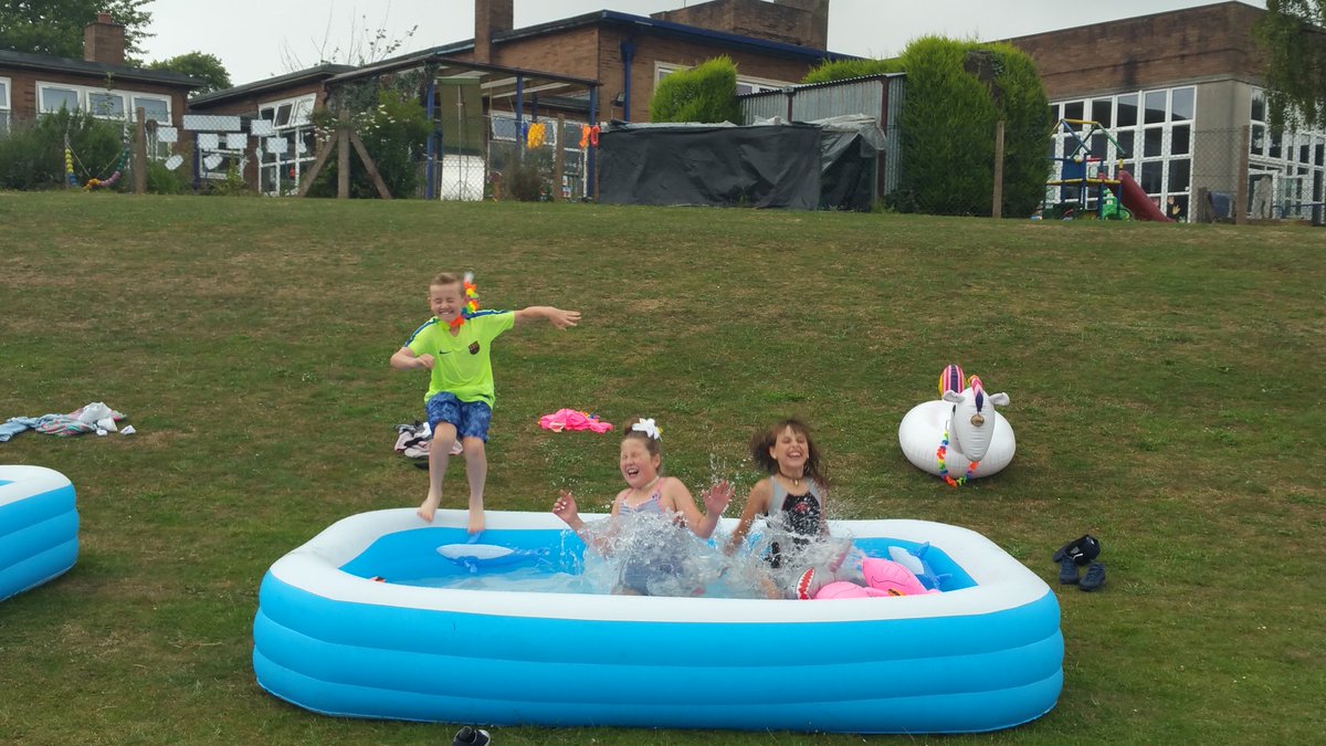 leights81's tweet photo. Having lots of fun at end of term party #makingaband #havingasplash #makingmemories https://t.co/0lE8hnJ3dg