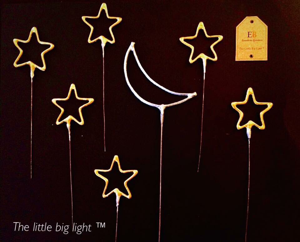TLittleBigLight's tweet photo. No bajamos la luna y las estrellas, las creamos para ti #laluzdelamor #Sparklers #love https://t.co/qQ8g3sElDb