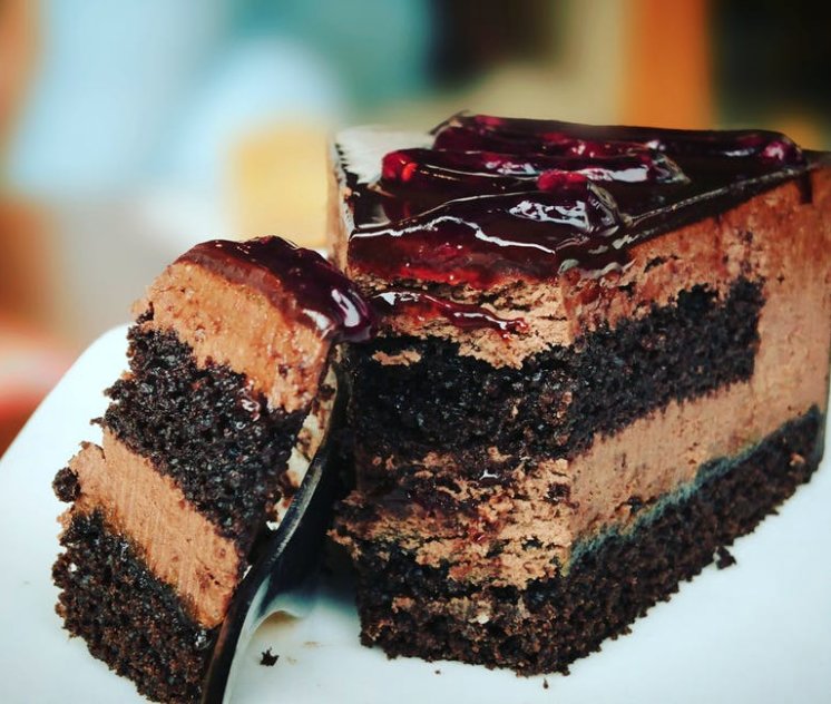 ROMandBROCK's tweet photo. If you're going to do dessert after dinner tonight, just do it properly! 

Happy humpday! https://t.co/OlIWRxEzAf