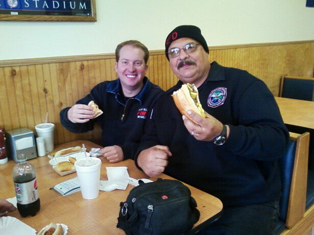 code3foracure's tweet image. #WednesdayWisdom 
Eating out today? Then make it healthy. Be safe!
#firefighters #HealthyEating #FireHouse @FDIC @DraegerUSFire