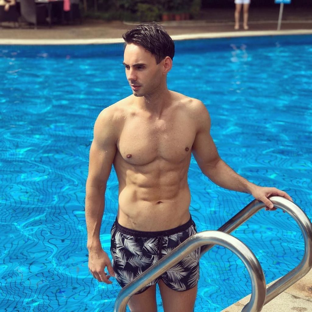 alkryzhanov's tweet photo. #swimmingpool #summerbody 🏊🏊🏊 https://t.co/49XmONHiB1 https://t.co/ilKrZGb1kZ