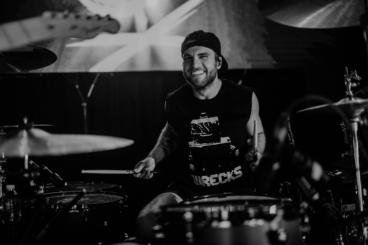 AllTimeLow's tweet photo. Thank you, St. Louis!
📷: @mattvogelphoto https://t.co/jSy1mAkk2z