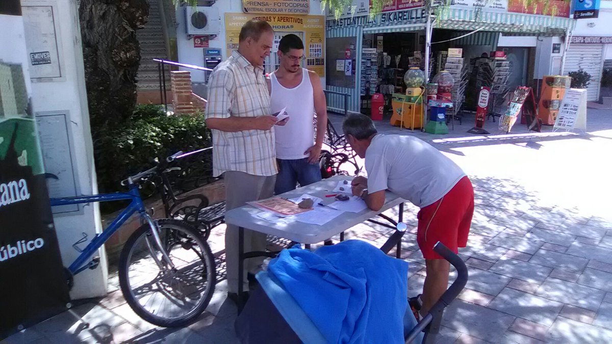 plataformafuen's tweet photo. Esta mañana hemos tenido muy buena respuesta por los vecinos de Los Pacos, en la plaza Soami. #Fuengirola https://t.co/zVHJqIxNm1