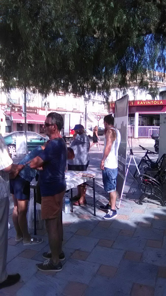 plataformafuen's tweet photo. Esta mañana hemos tenido muy buena respuesta por los vecinos de Los Pacos, en la plaza Soami. #Fuengirola https://t.co/zVHJqIxNm1