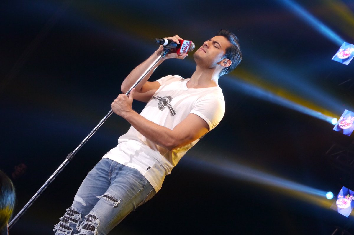 kasspr27's tweet photo. Sueño hecho realidad. Por fin lo pude conocer y fue una de las mejores experiencias 😍👌🏻#xvañosderespeto Gracias @_CarlosRivera ❤ https://t.co/OBRGkjtVRE
