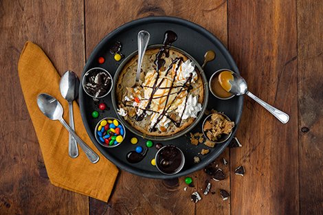 UnoChicagoGrill's tweet photo. Something sweet makes life complete, especially when you can share with friends. #wednesdaywisdom #dessert #deepdishcookie https://t.co/ILrq4XuzT5