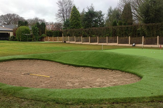 AGIgrass's tweet photo. Love #golf? Why not enhance your artificial putting practice green with a bunker? #golfaddict #golfpro #torbay https://t.co/Fs3GipJPDH