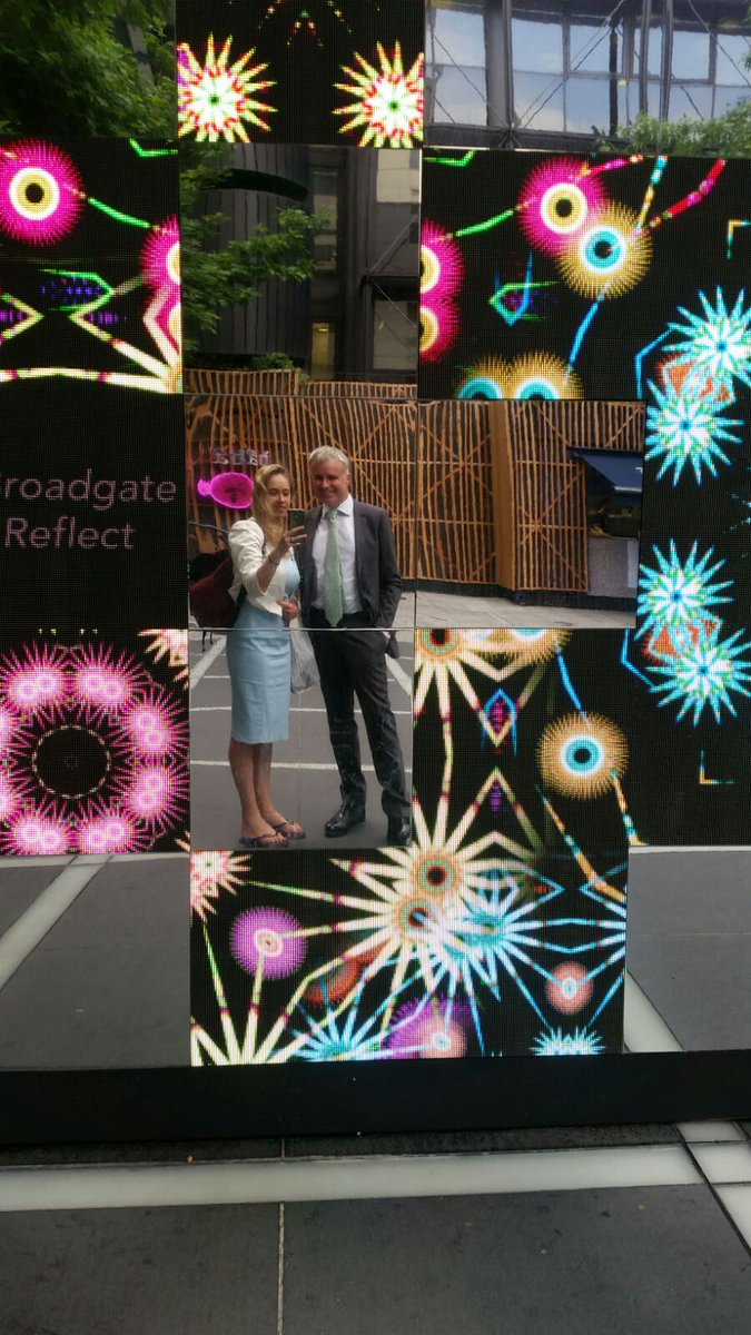 EarlsfieldGirl's tweet photo. #BroadgateReflect https://t.co/fJkTByNCri