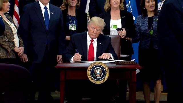 #BREAKING Supreme Court says Trump administration can enforce refugee ban for now. https://t.co/pE2qPy3cWs