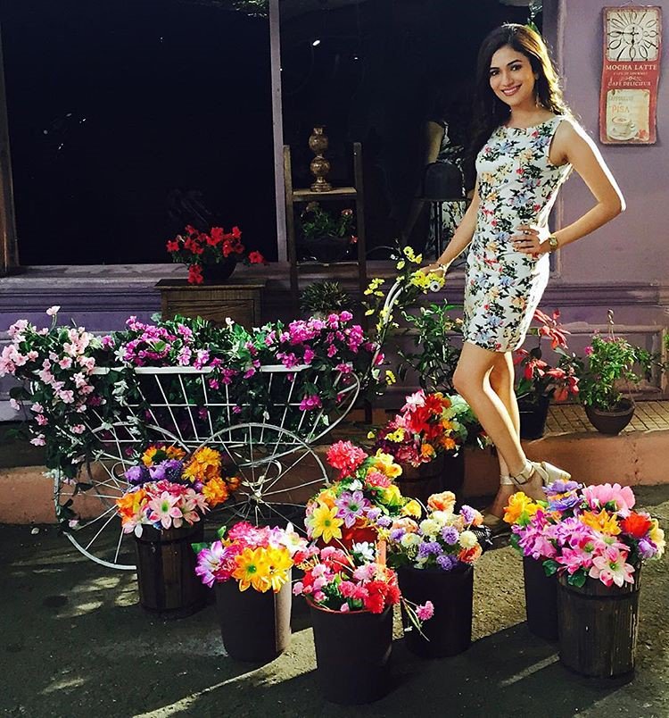 Ridhima_Gallery's tweet photo. @PanditRidhima Phoolon ki rani 🌸🌼🌹😍❤️ https://t.co/wZVcMycR68