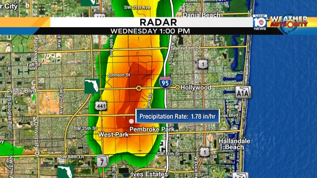 HEAVY SOAKER - rain is drenching the Hollywood & Pembroke Park area right now. #Flwx https://t.co/gR7z7puyVw