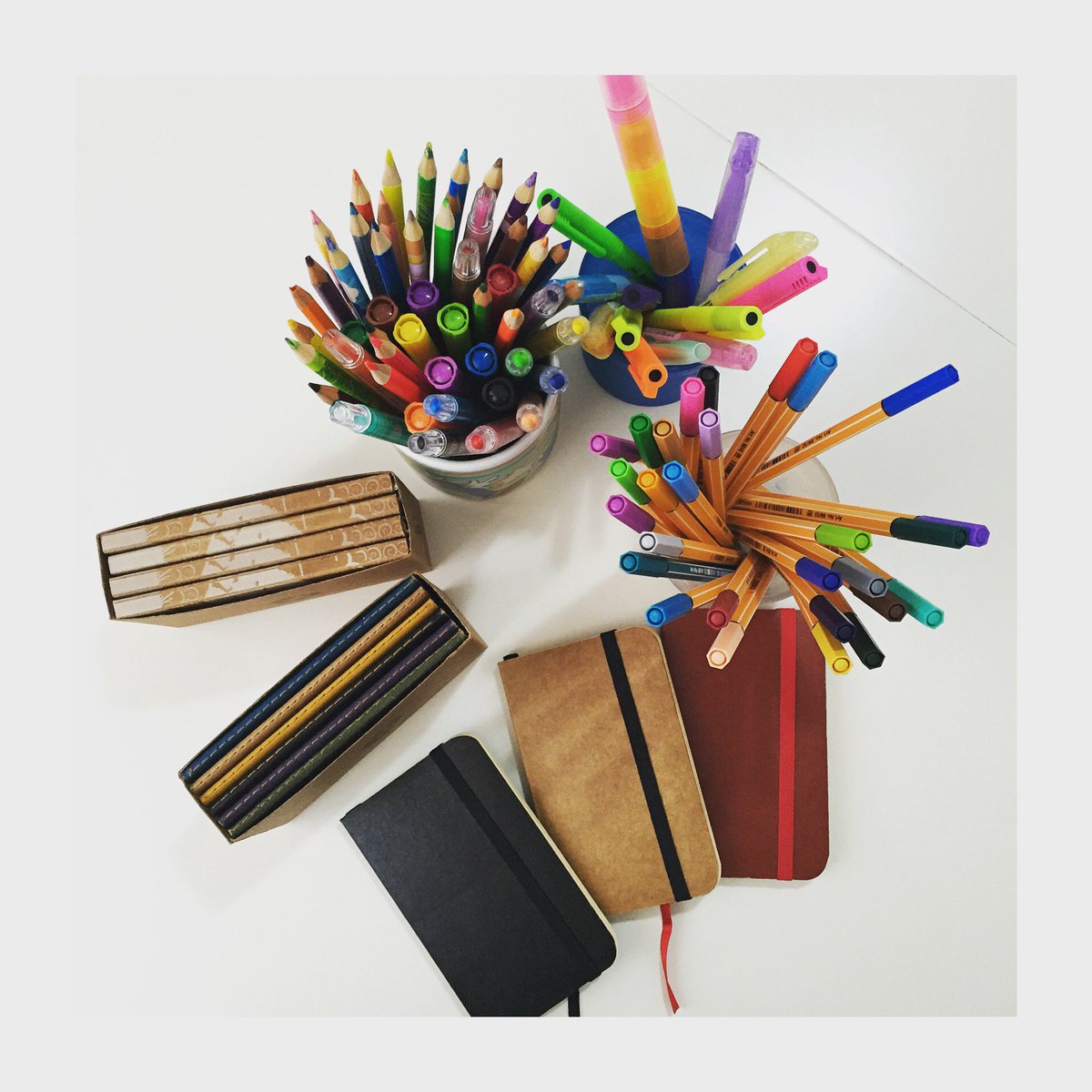 Moleco's tweet photo. Seu mundo tem quantas cores? 

https://t.co/YfEVIPLnDB 

#EscolhaMoleco #CadernoEcológico #PapelReciclado #EscolhaSustentável https://t.co/bwjIBl2ylC