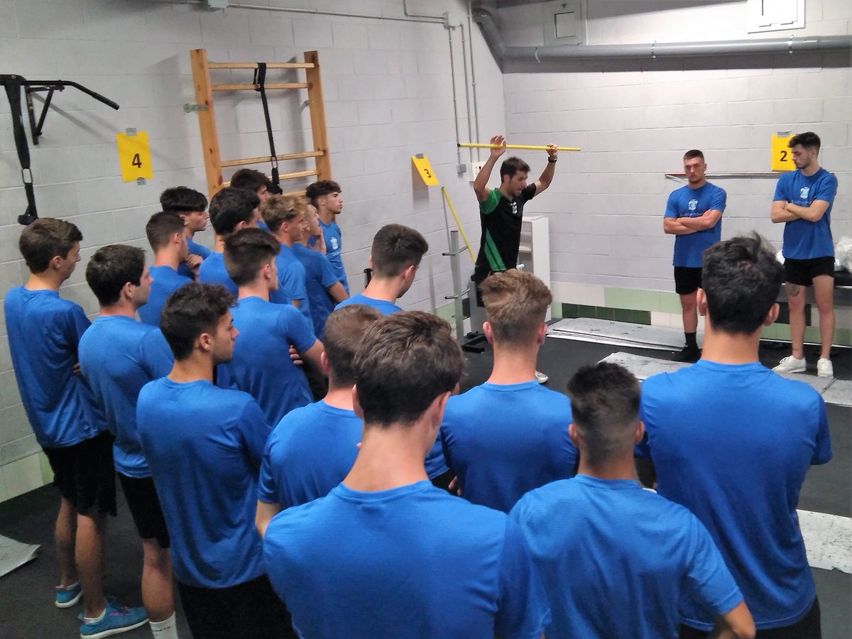 ue_cornella's tweet photo. #JuvenilA | ¡Los hombres de @rubengv88 ya se han puesto en marcha! ¡Primer entrenamiento de la temporada 2017/18! #Ambelverdalcor https://t.co/7xFoIta0BJ