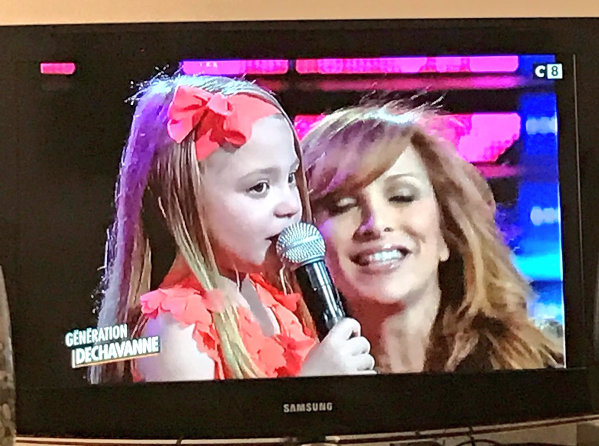 LaLifeDeSoso's tweet photo. Elle était trop choupi cette petite 😍😍😍 @CDechavanne @helenesegaraoff 😉 #GenerationDechavanne @C8TV https://t.co/nd2FEBl4nL
