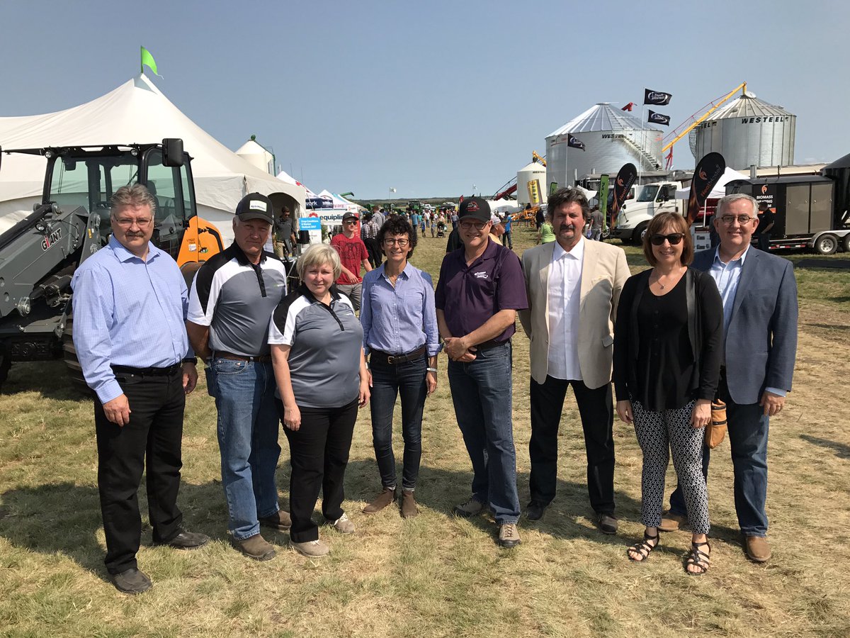 #aim17 visitors from <a href="/saskpolytech/">SaskPolytech</a> getting a tour with @Lynda_GFM