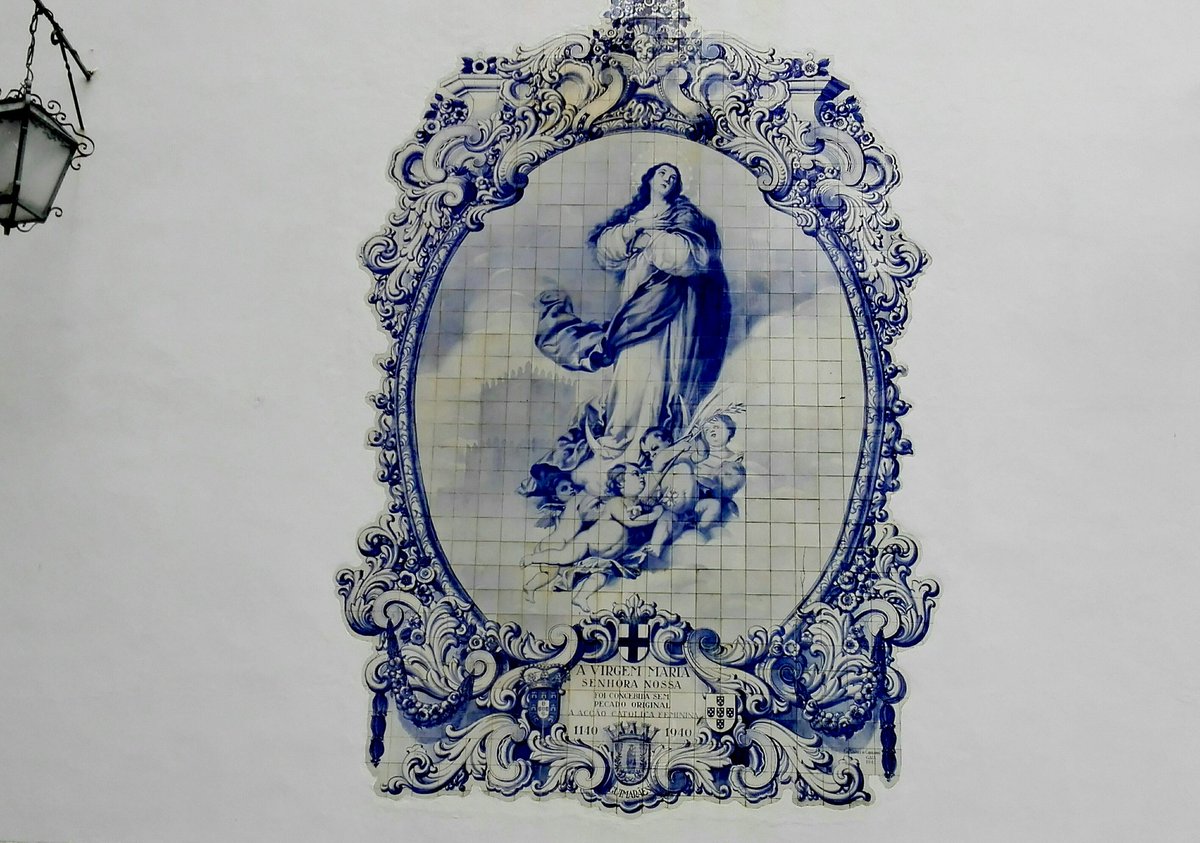 Mural cerámico de más de 2 metros en Guimaraes. Portugal es cerámica.