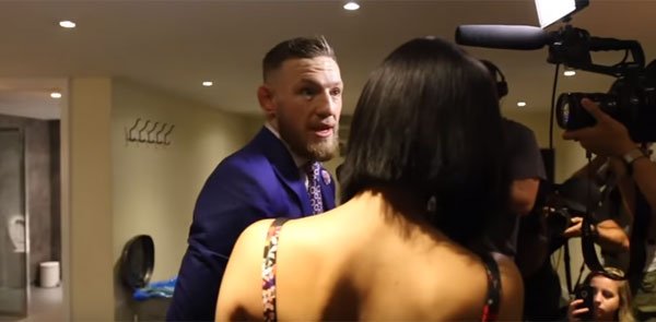 sherdogdotcom's tweet photo. Video: Man Shows How He Sneaked Backstage at #MayMacTour London Event https://t.co/bE7VximAqG via @MGXMothersMilk https://t.co/qcZ7mR91l3