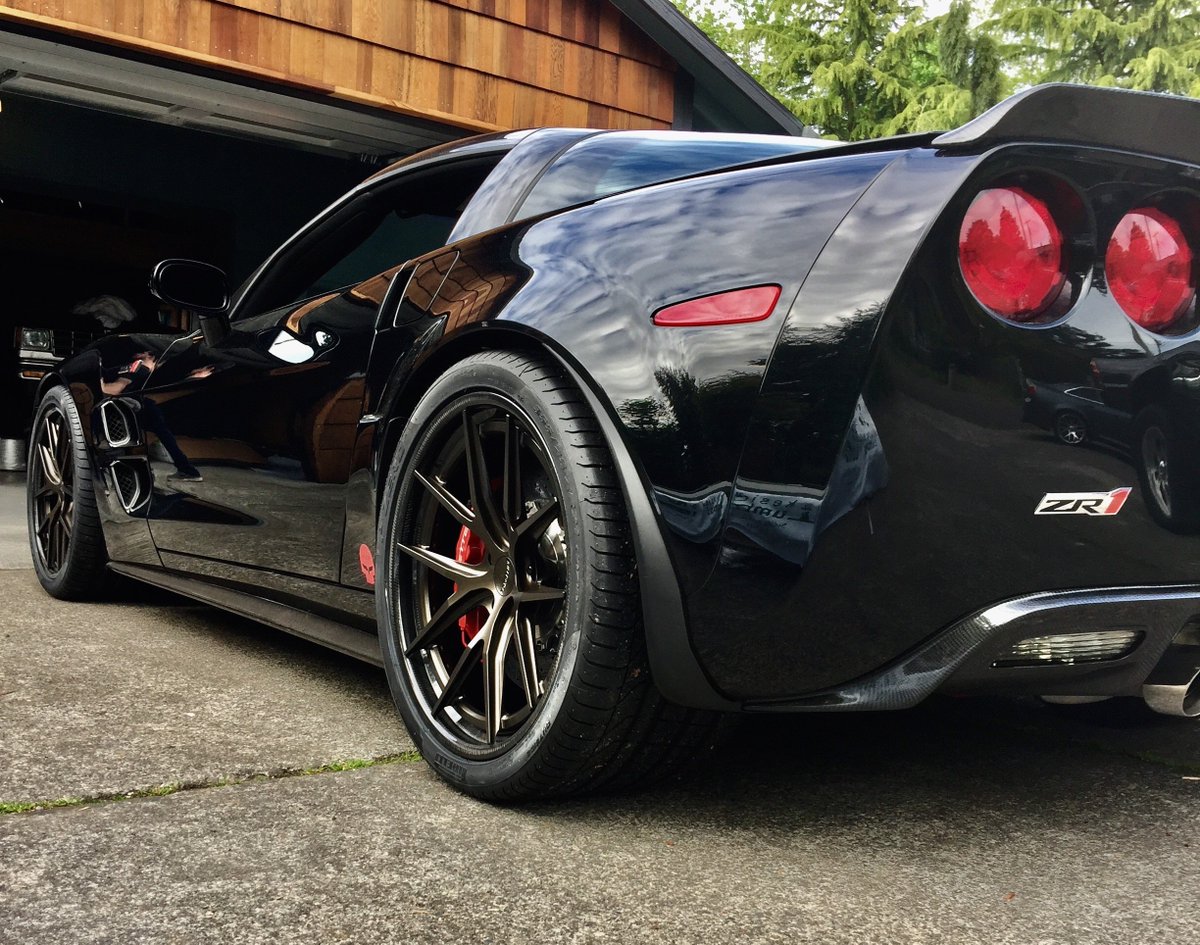 ForgelineWheels's tweet photo. How's your #wheelwednesday? #Forgeline #carbonforged #CF201 wheels are making dreams come true on a #corvette #zr1! https://t.co/kQ7ICxxoqT https://t.co/QsH2ImRigI