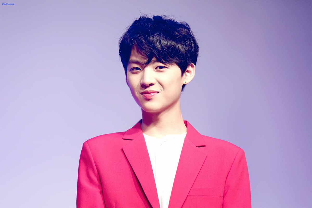 picktaemup's tweet photo. 170716 김태민 첫번째 팬미팅 : 꽃길

태민아...기억나..? 우리 초등학교때 같이 떠들다가 나만 걸려서 복도에서 벌서고 그랬잖아....😂

태민이의 설레는 눈빛 😂😂😂 과 섬섬옥수 😂😂😂

#김태민 #꽃길 #팬미팅 #설렘사 #섬섬옥수 https://t.co/IMK4xSHfIw