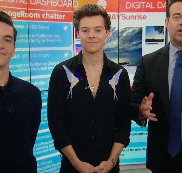 SmashNews_'s tweet photo. Nuove foto di @Harry_Styles !!! https://t.co/kj3DuGSWTF