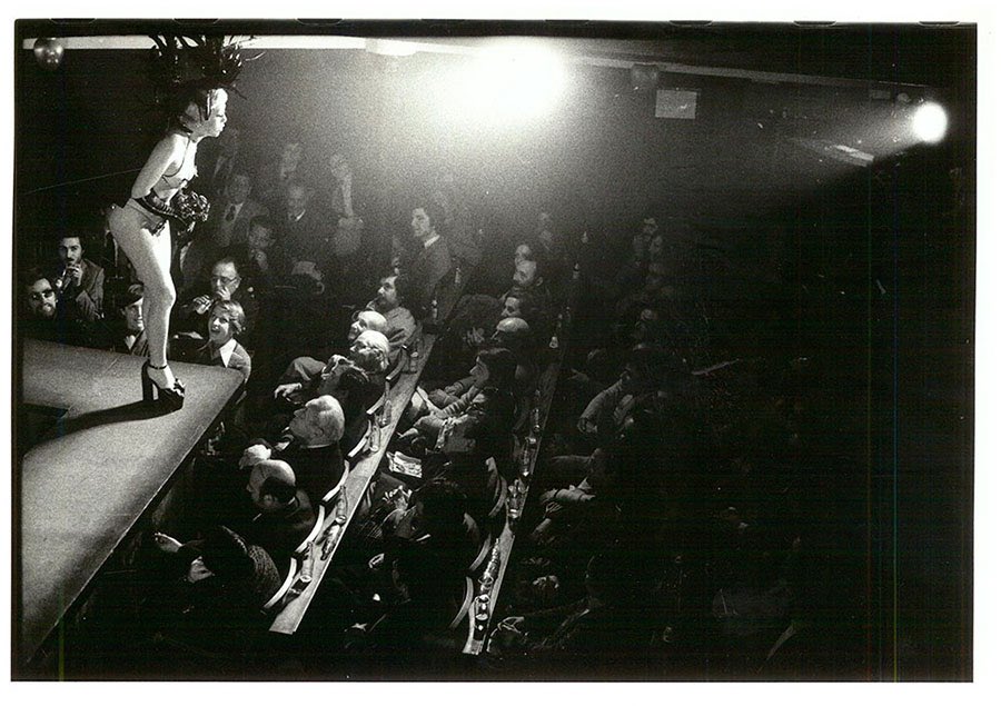 XavierAntich's tweet photo. (FIL) Comença a @fotocolectania la presentació del llibre amb fotografies dels anys 70 de Ximo Berenguer. Fotografies fabuloses de El Molino https://t.co/3ZuOWGiSVB