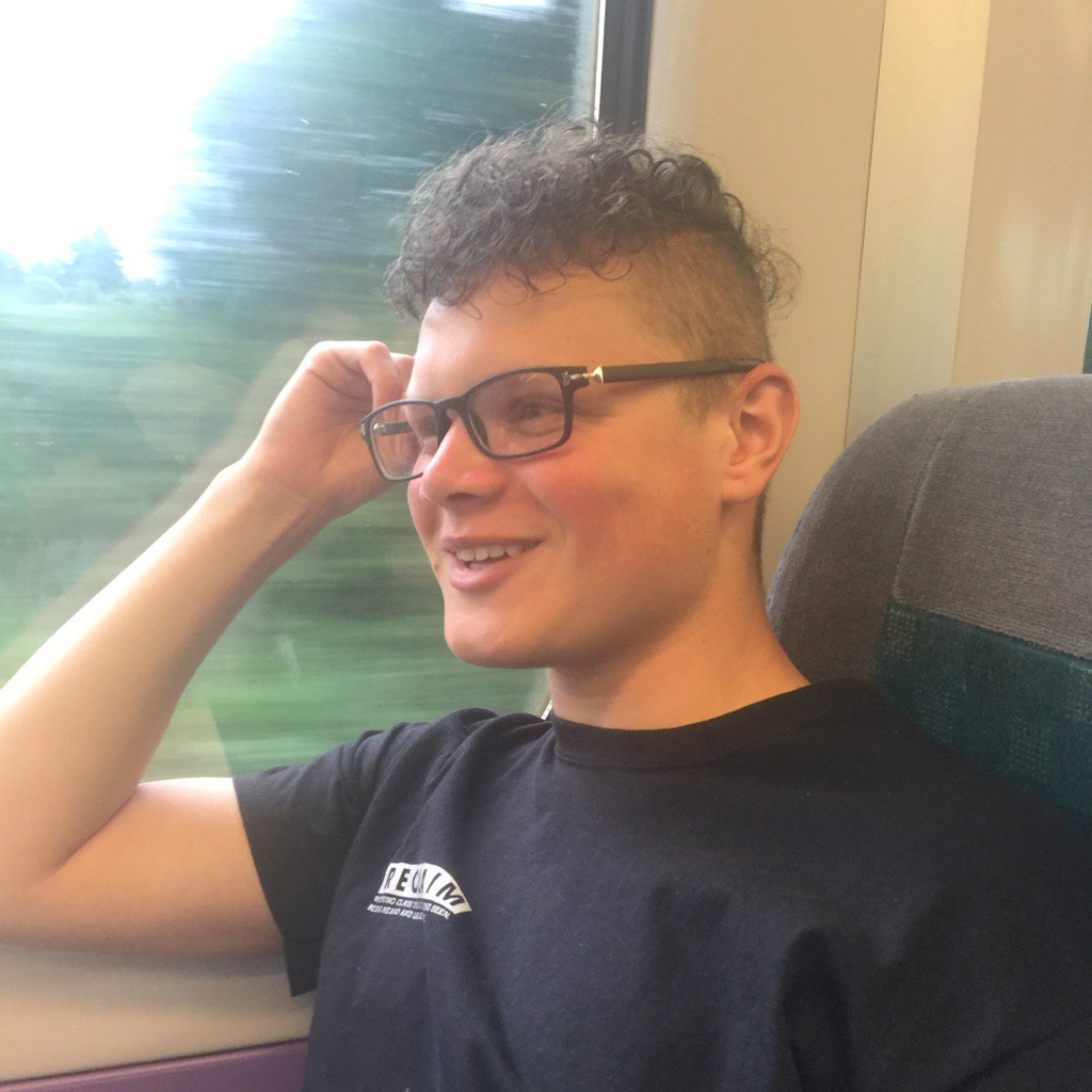 MsIbegbuna's tweet photo. Forcing a 15yr boy to disclose his favourite Disney heroine on a long train journey....
#ElsaFromFrozen https://t.co/FswwfkoAjw