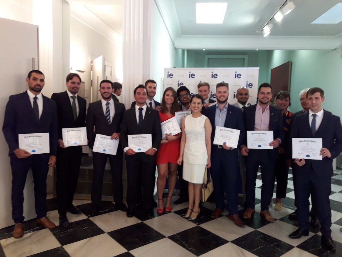 BGS_Spain's tweet photo. Congratulations to the new inductees of @BGSHonorSociety @BGS_Spain @IEbusiness #MIM, #IEExperience @IECampusLife https://t.co/wHfxlhbdFA