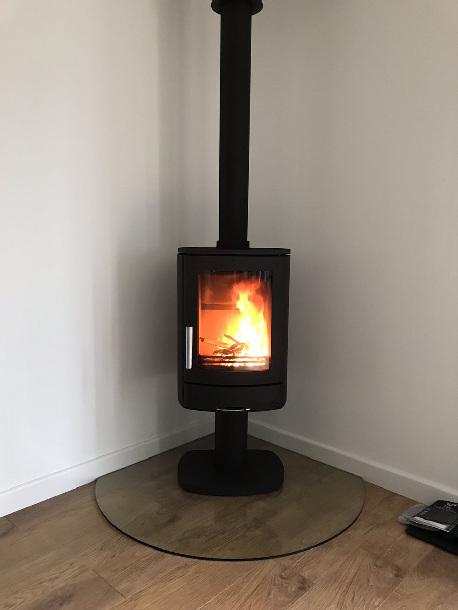 select_stoves's tweet image. Today's @ACRHeat Neo 1P stove &amp;amp; @MidthermFlue system. We absolutely loved this installation as did our customer. #selectstoves #barnsley